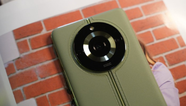 真我Realme11一打开就自动关闭如何解决