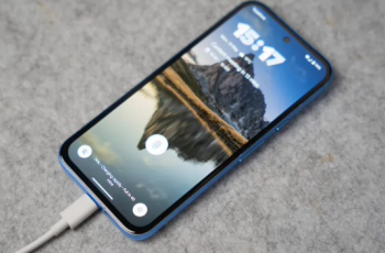 oppo手机屏幕乱闪是怎么回事