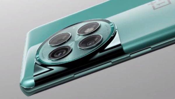 一加Ace2Pro和一加Ace2的屏幕是一样的吗