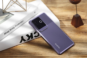 真我Realme GT6是立体双扬声器吗？