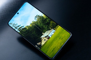 真我Realme GT6在强光下反光如何解决？