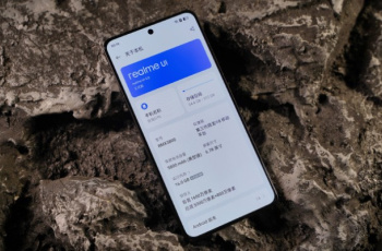 真我Realme GT6屏幕亮度是多少？