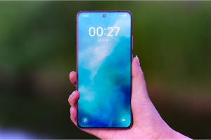 真我Realme GT6屏幕上的蓝色图标如何关闭？
