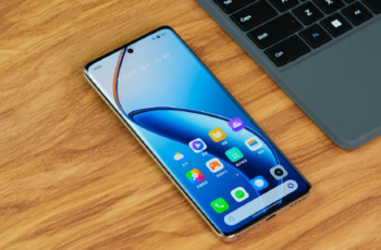 真我Realme 12 Pro+搭载的是什么屏幕？