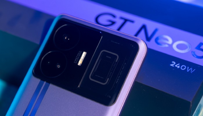 真我Realme GT Neo5是不是双扬声器