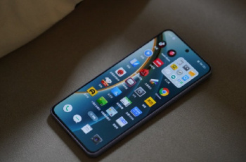 真我Realme GT Neo6 SE是直面屏还是曲面屏？