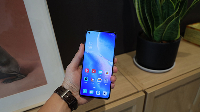OPPO Reno5 Pro是多少寸的 男生一只手应该可以握住