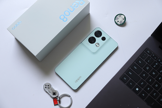 OPPO Reno8 Pro是直屏还是曲面屏