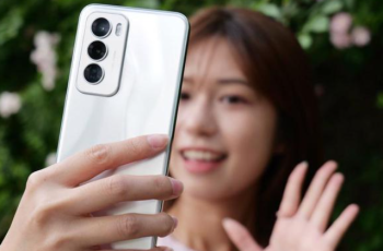 OPPO Reno12怎么打开桌面天气？