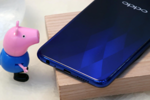 全等深悬浮四曲屏是什么