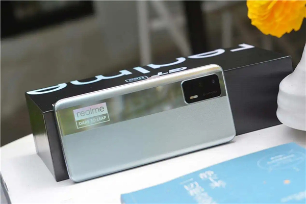 真我realme Q5 Pro续航介绍