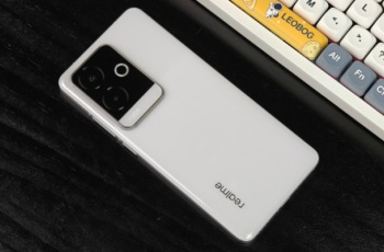 真我Realme GT6桌面上划看点如何关闭？