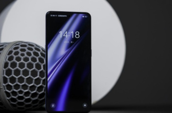 真我Realme GT Neo6 SE采用的是什么屏幕？