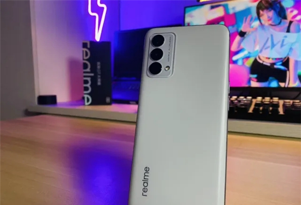 真我Realme Q5 狂欢版能用双卡双待吗
