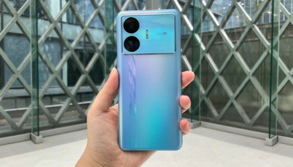 真我Realme GT Neo5 SE和普通版的屏幕有什么区别