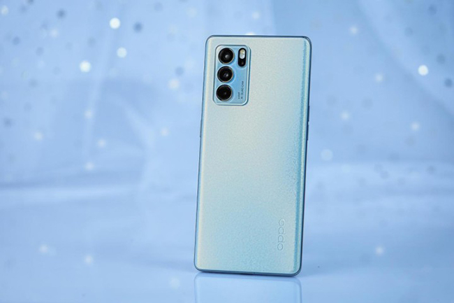 OPPO Reno6玩游戏卡不卡