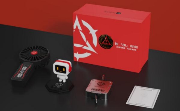 一加Ace2Pro定制礼盒里有什么东西