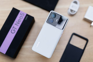 真我Realme GT Neo5如何插卡