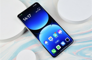 真我GT7 Pro竞速版测评，骁龙8至尊版手机性价比之王，该有的它都有！