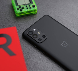 一加9R有双扬声器功能吗