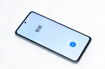 OPPO K12x是直屏还是曲屏？