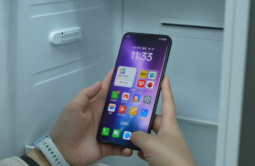 OPPO A5 Pro极寒挑战：-24℃冻成冰坨照样流畅刷视频！