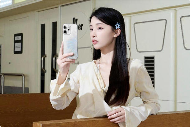 OPPO Reno14系列人鱼姬配色，颜值爆表，小直屏设计令人心动！