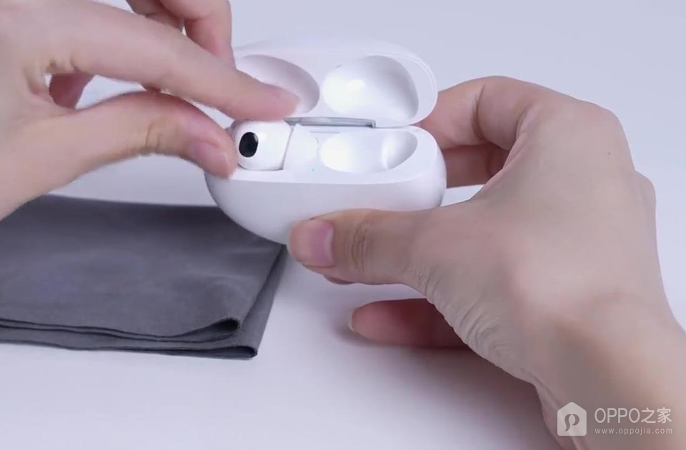 OPPO Enco Air5s充电触点怎么清洁？